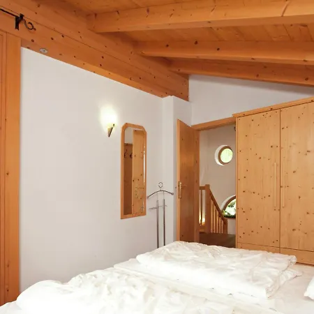 Quiet Chalet With Sauna In Koenigsleiten *